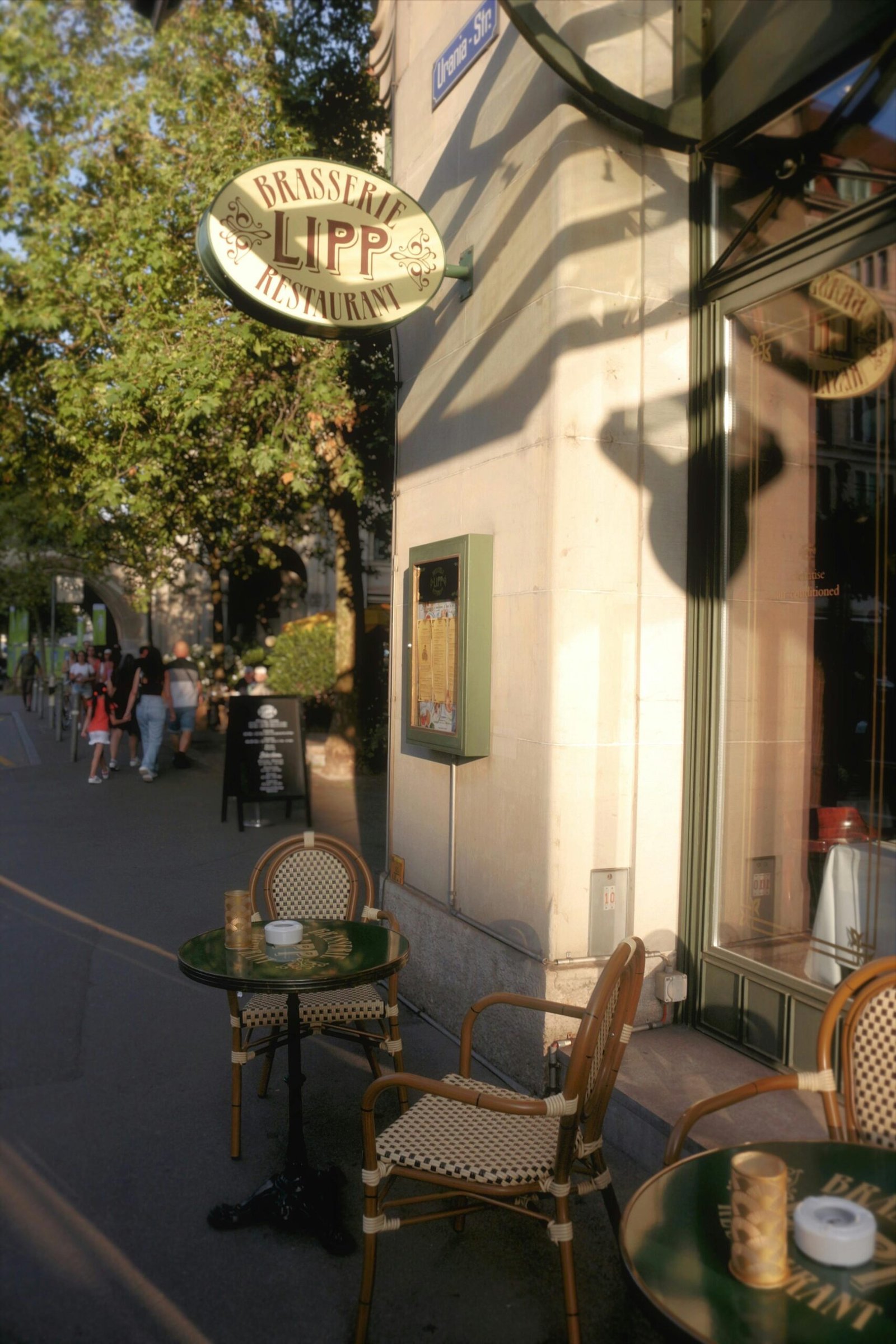 Terrasse d'une brasserie parisienne